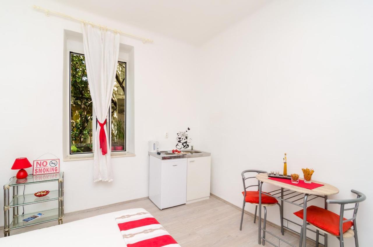 Caceris Apartament *